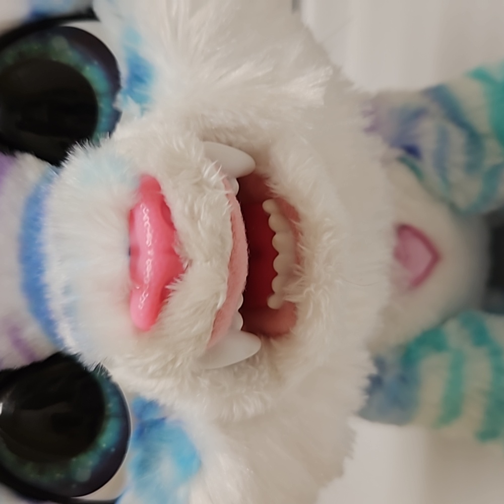 FurReal North The Sabertooth Kitty Interactive Plush Pet Toy, 35+ Sound, Hasbro - Picture 5 of 6